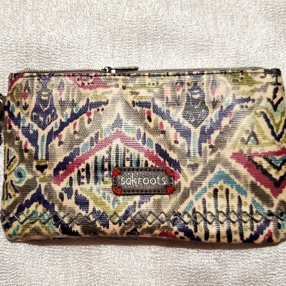 Sakroots Charging Station Clutch  Wristlet Bag - Picture 1 of 10